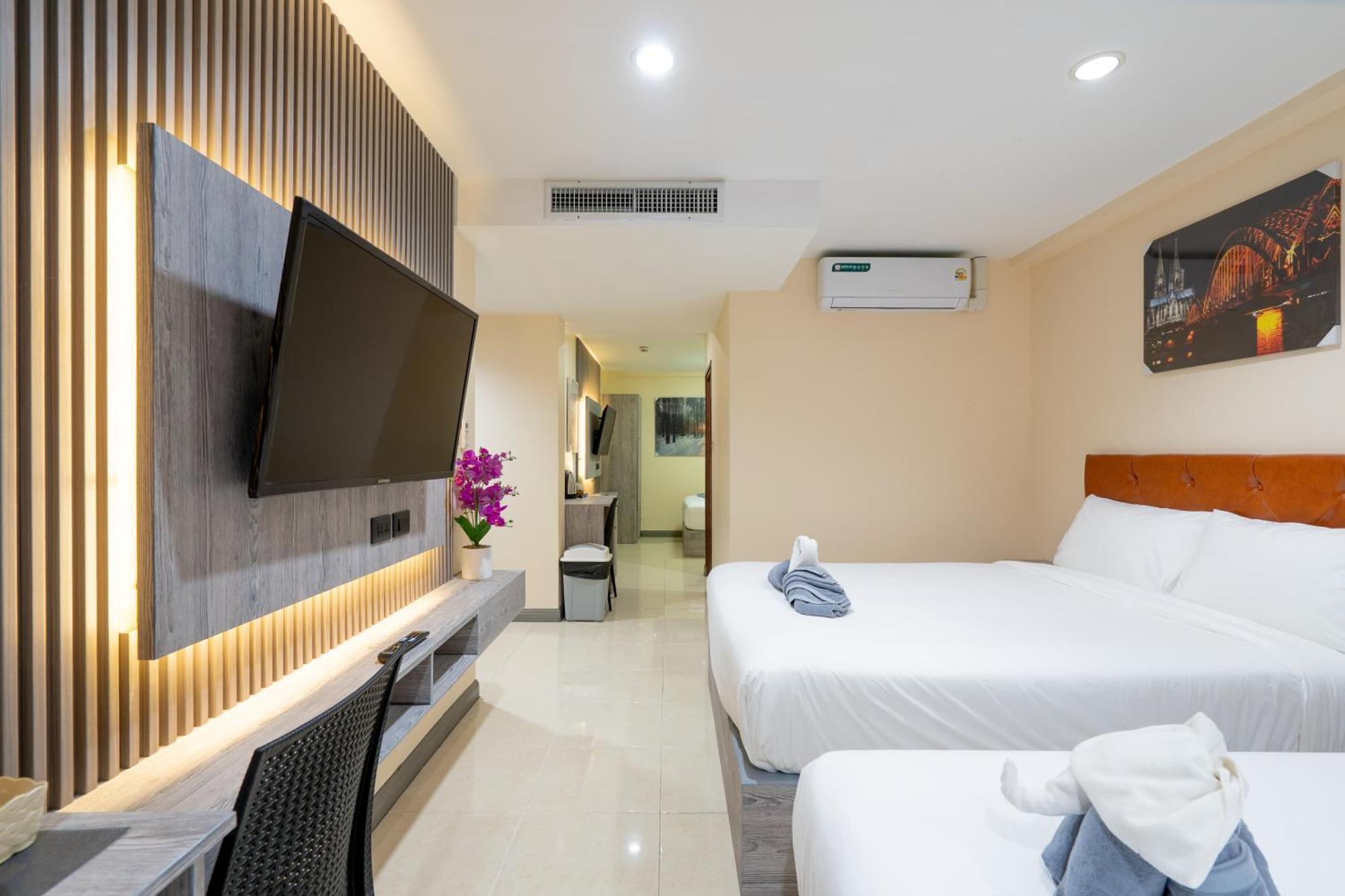 Square One Hotel Patong Exteriör bild