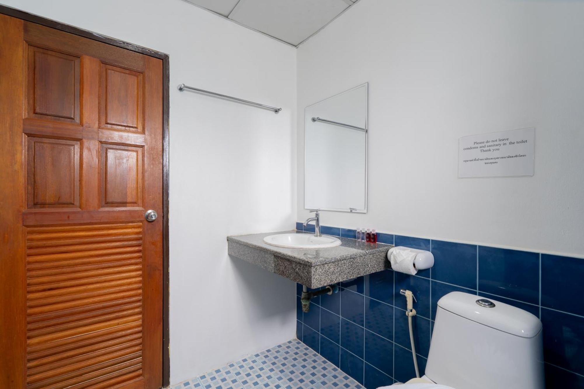 Square One Hotel Patong Rum bild