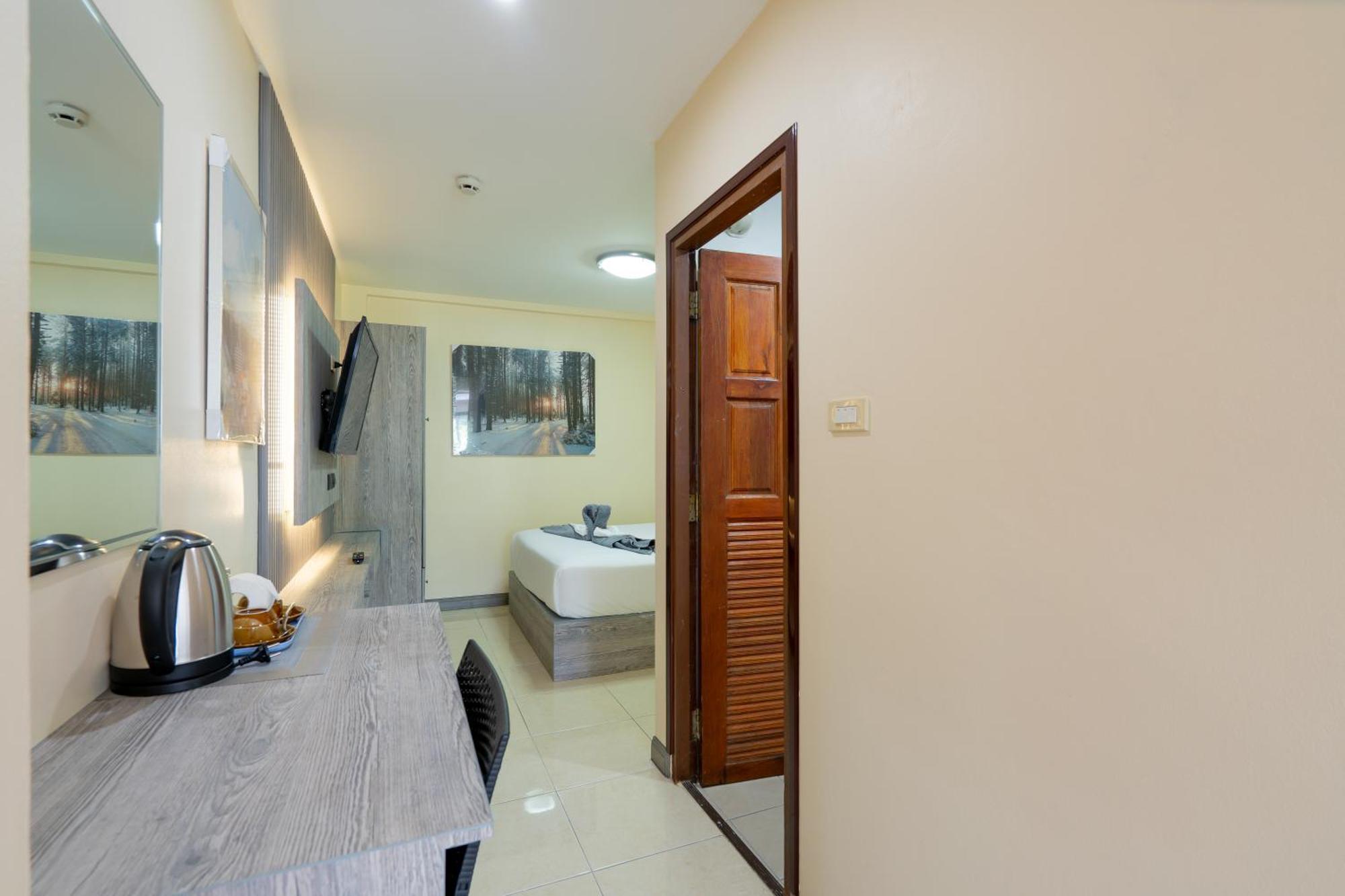 Square One Hotel Patong Exteriör bild