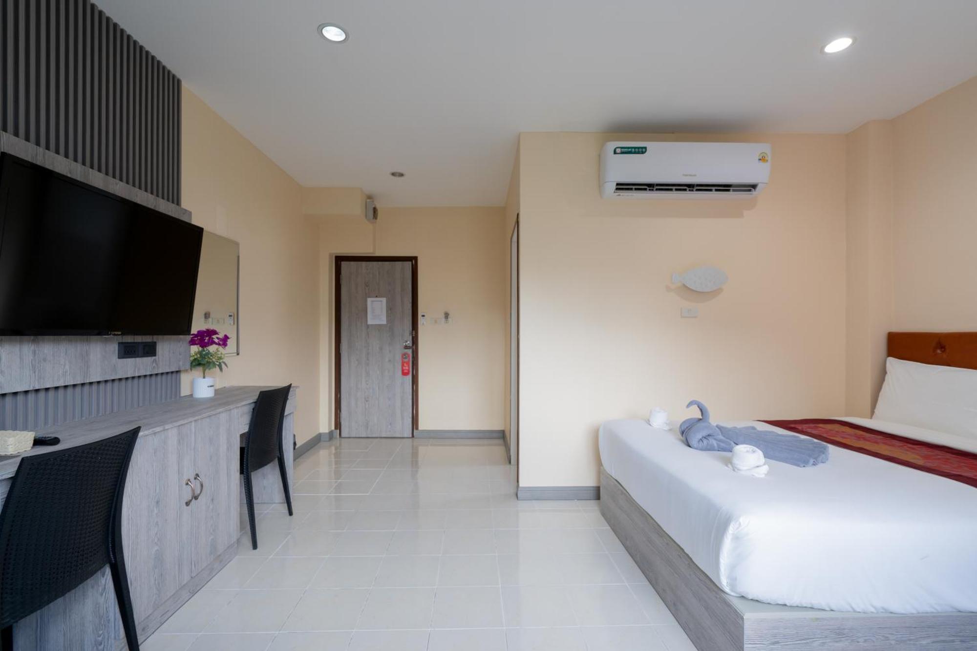 Square One Hotel Patong Exteriör bild