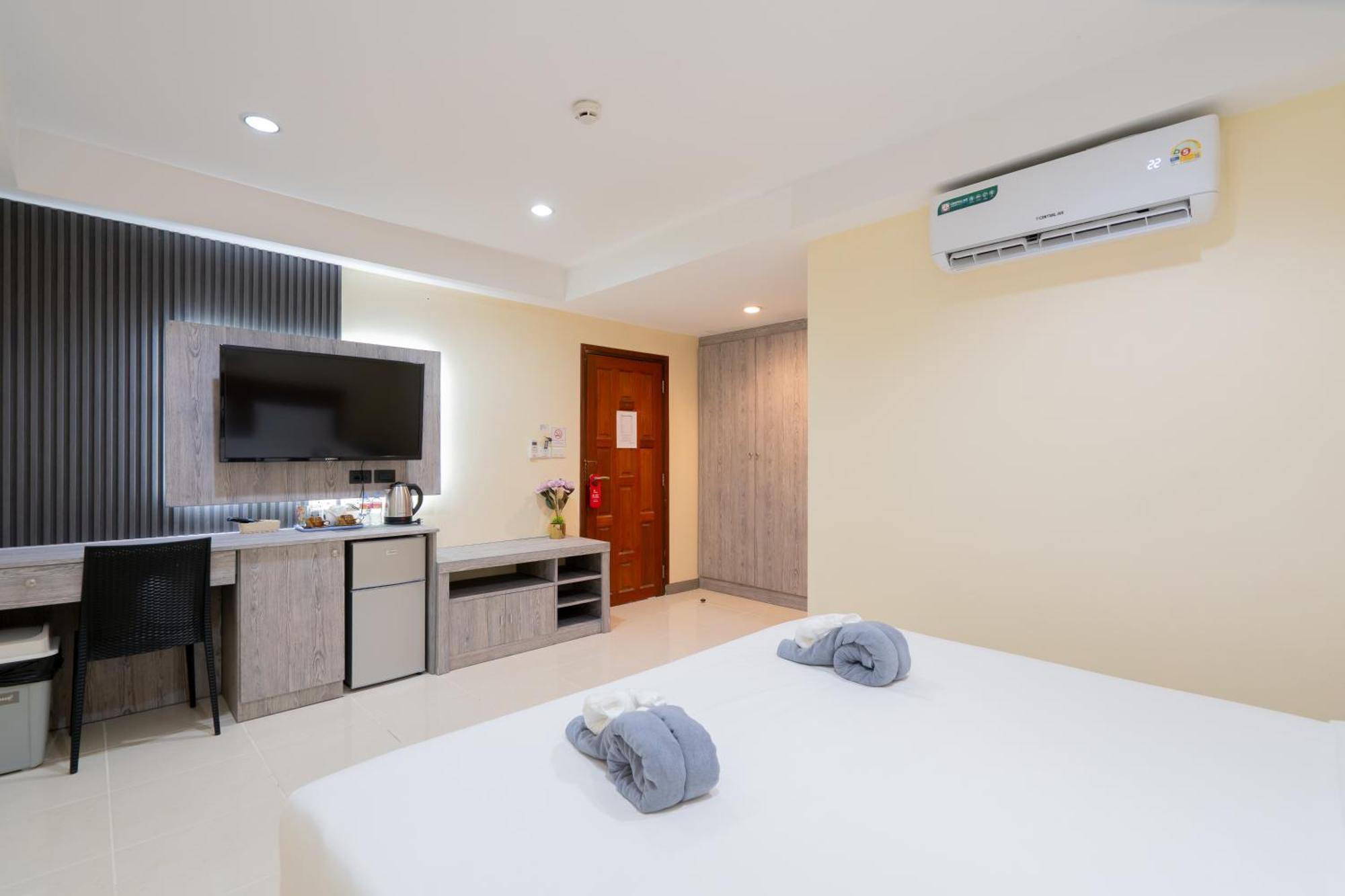 Square One Hotel Patong Exteriör bild