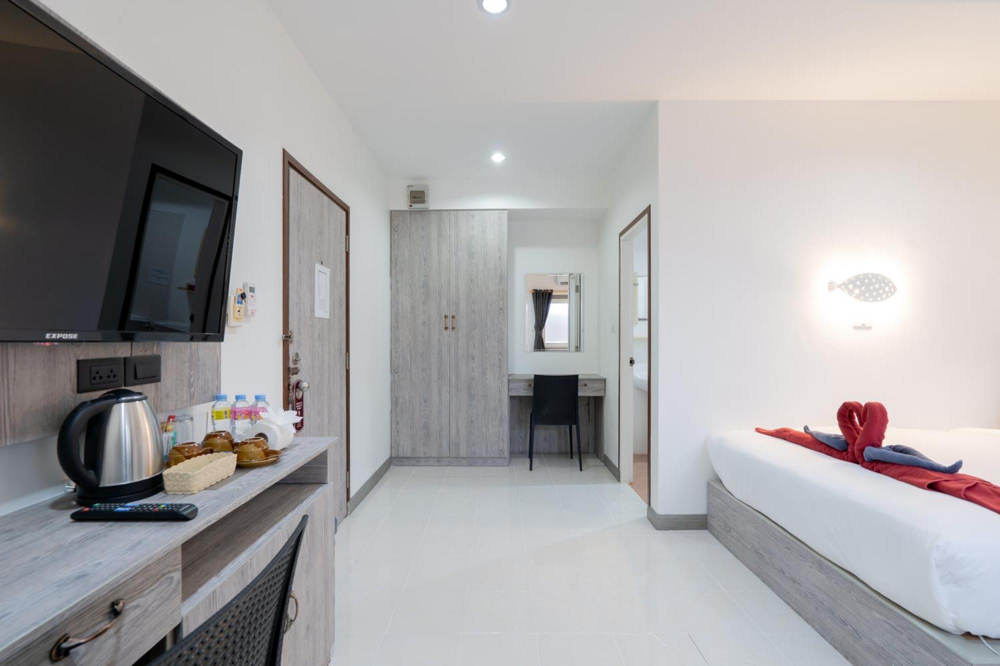 Square One Hotel Patong Exteriör bild