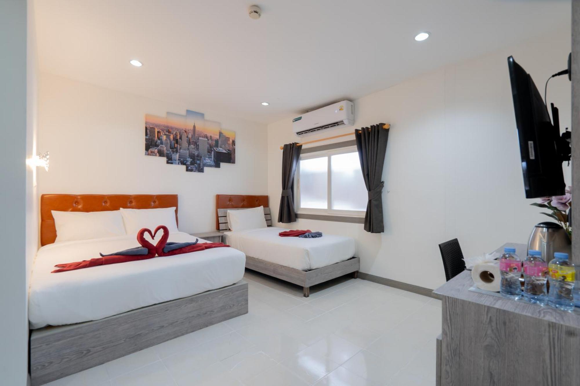 Square One Hotel Patong Exteriör bild