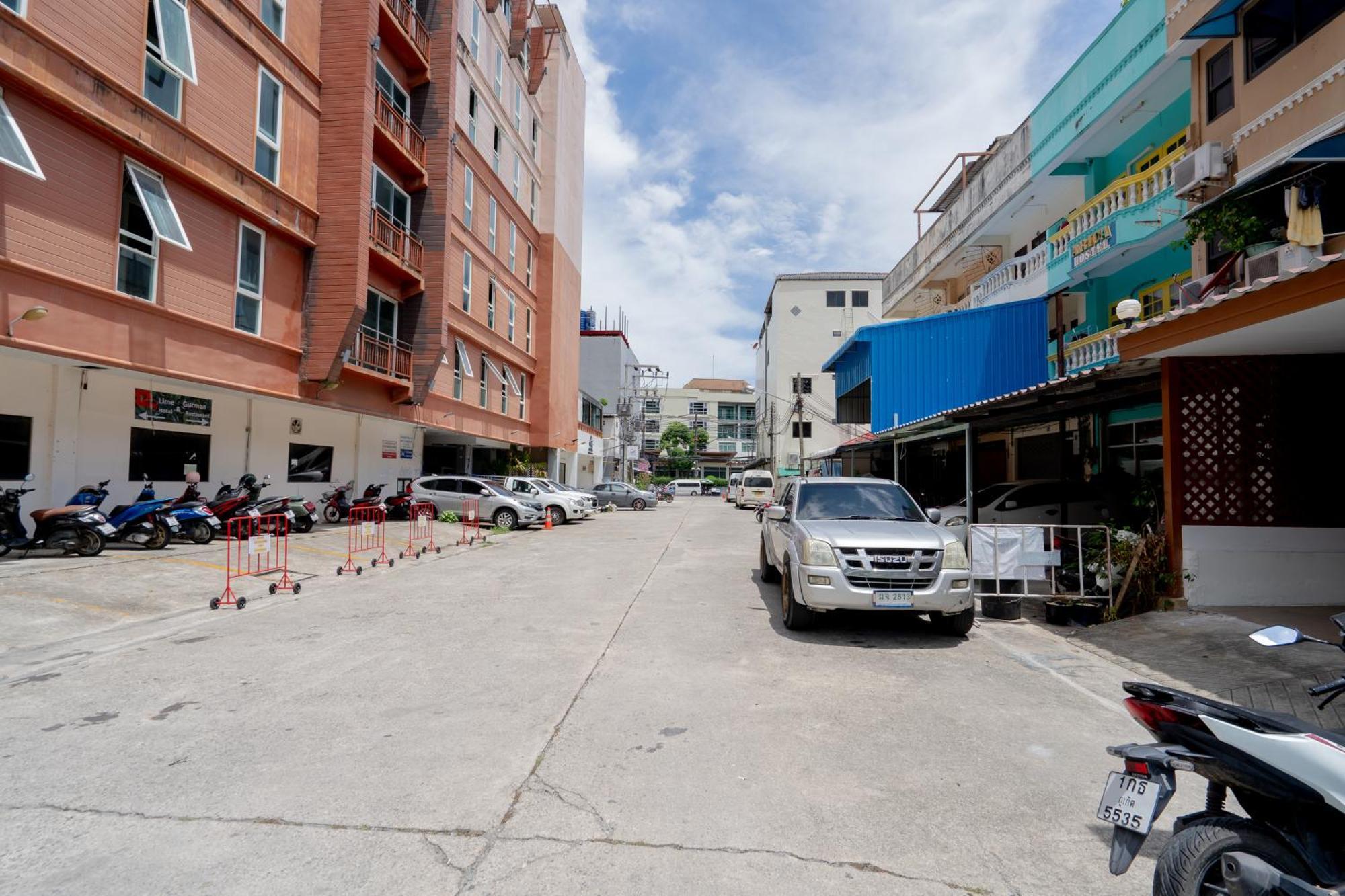 Square One Hotel Patong Exteriör bild