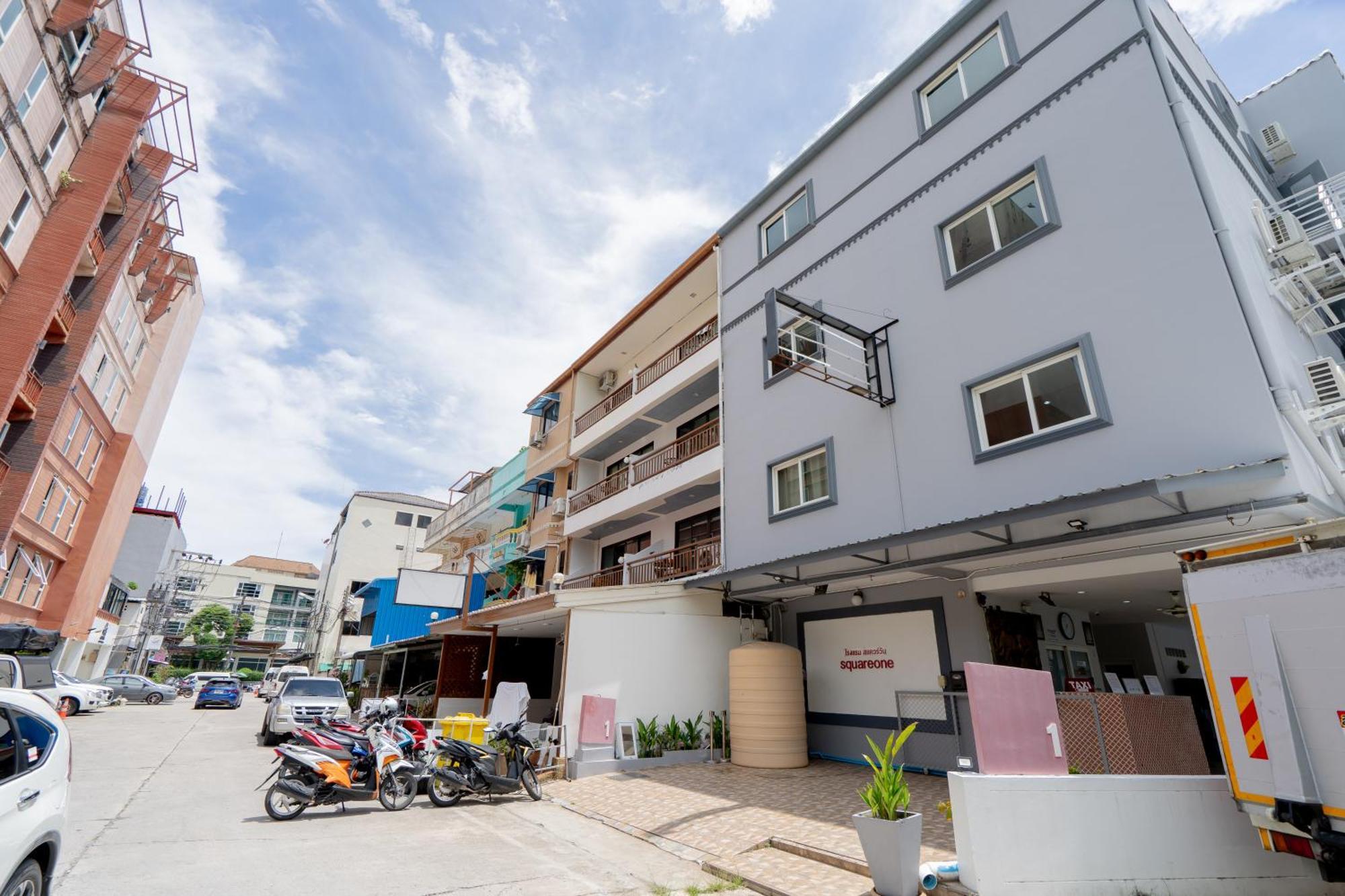 Square One Hotel Patong Exteriör bild