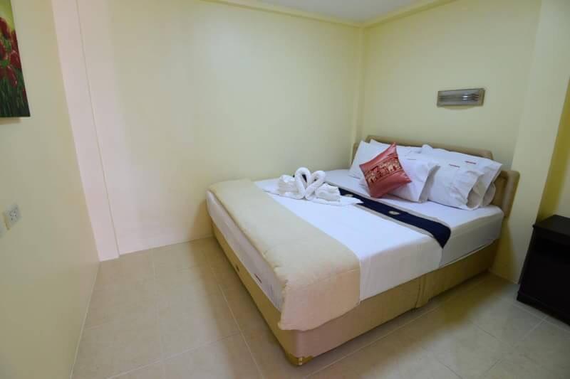 Square One Hotel Patong Exteriör bild